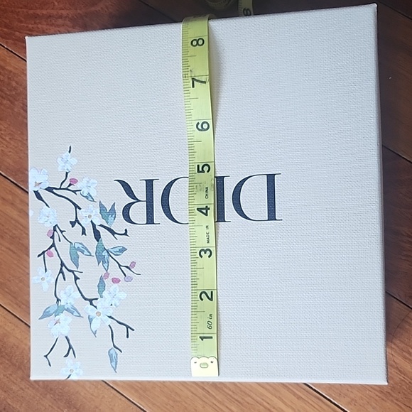 New! Mother's Day Limited Edition Dior Box - Picture 12 of 12
